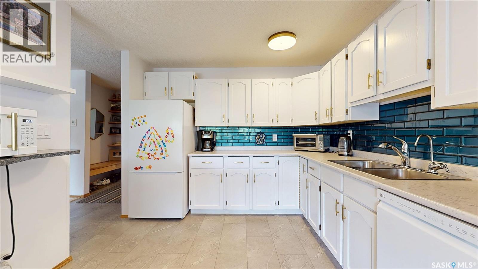 #309 2727 Victoria AVENUE - 12