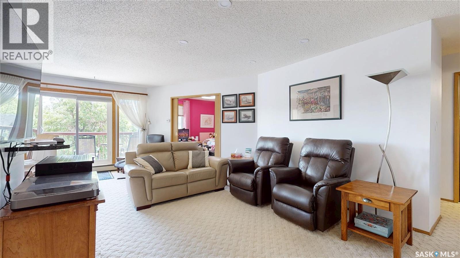 #309 2727 Victoria AVENUE - 3