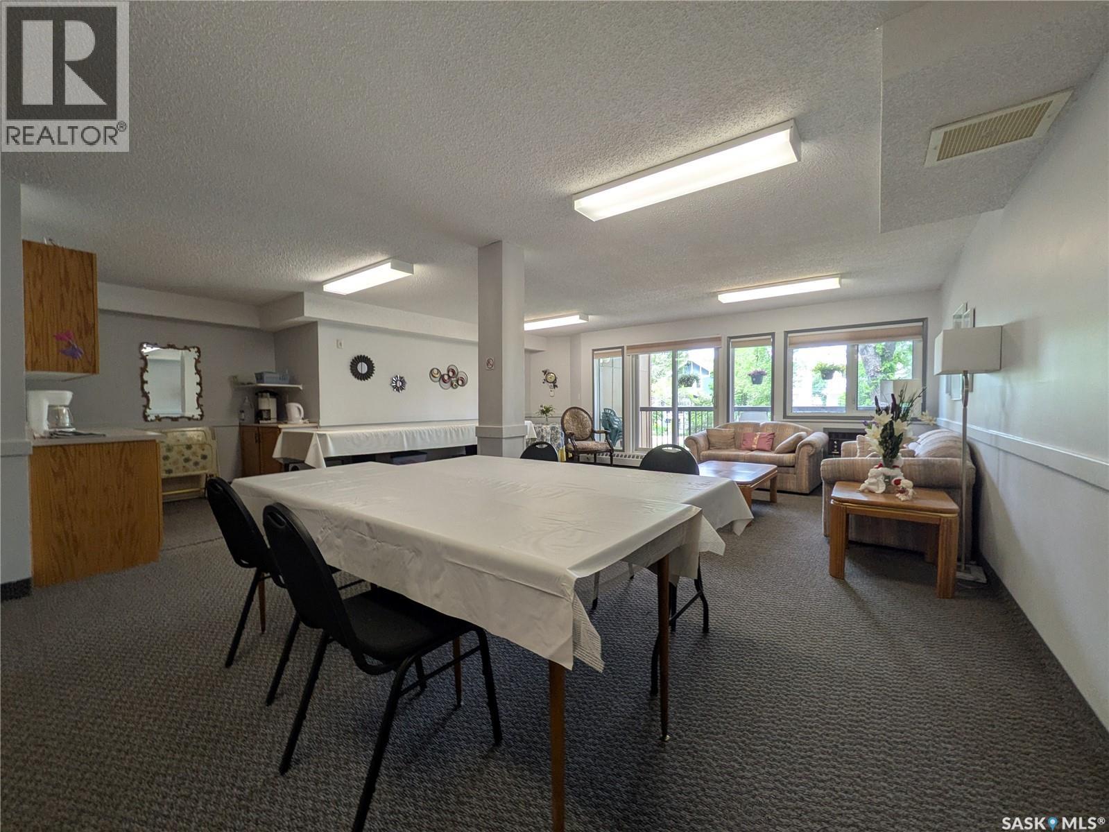#309 2727 Victoria AVENUE - 34