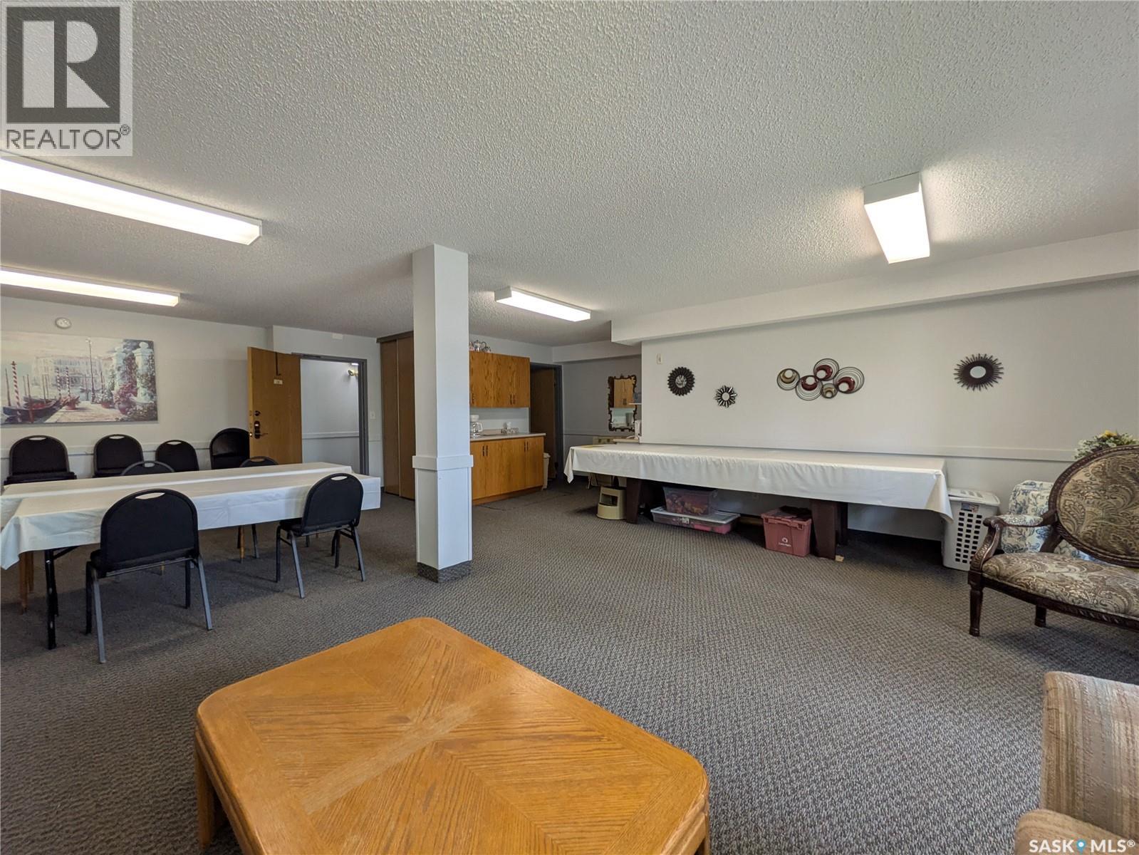 #309 2727 Victoria AVENUE - 35