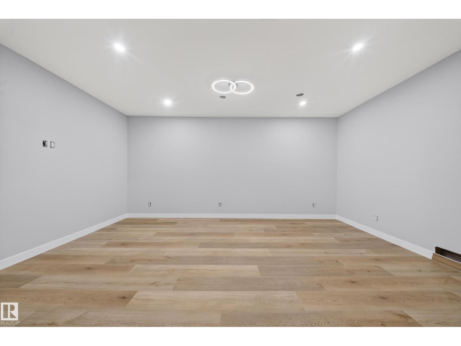 92 LAKELAND CR - 54