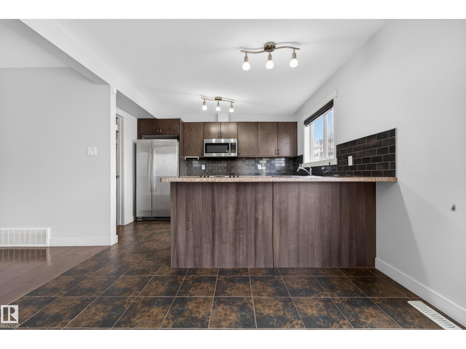 5244 1A AV SW - 17