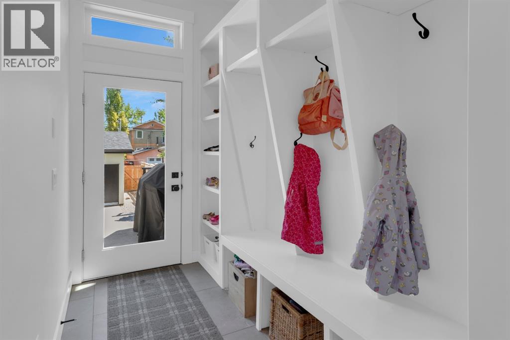 4204 16a Street SW — photo 38