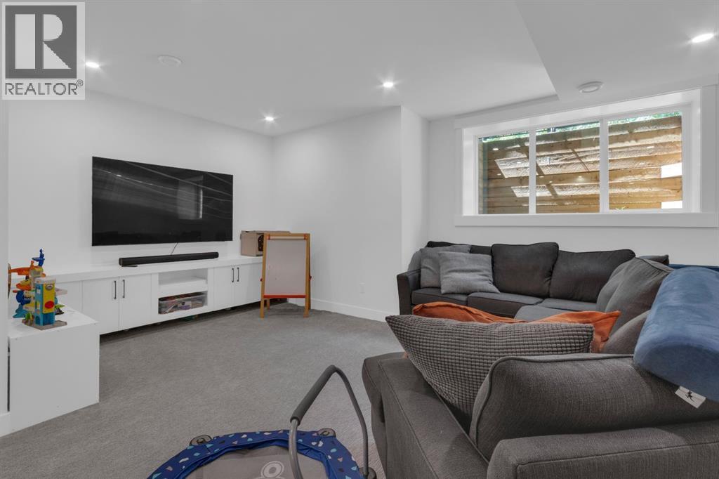 4204 16a Street SW — photo 33