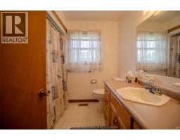 Kitchen - 523 Indian Creek Road West, Chatham, ON N7M5J5 Photo 11