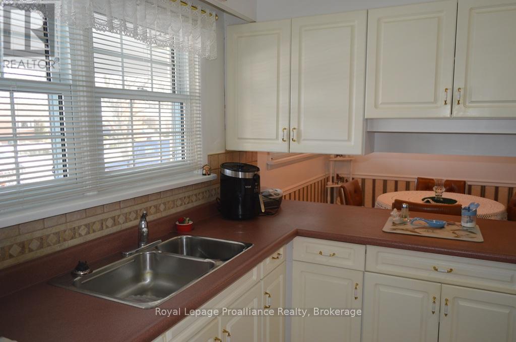9 PARKVIEW HEIGHTS - 12