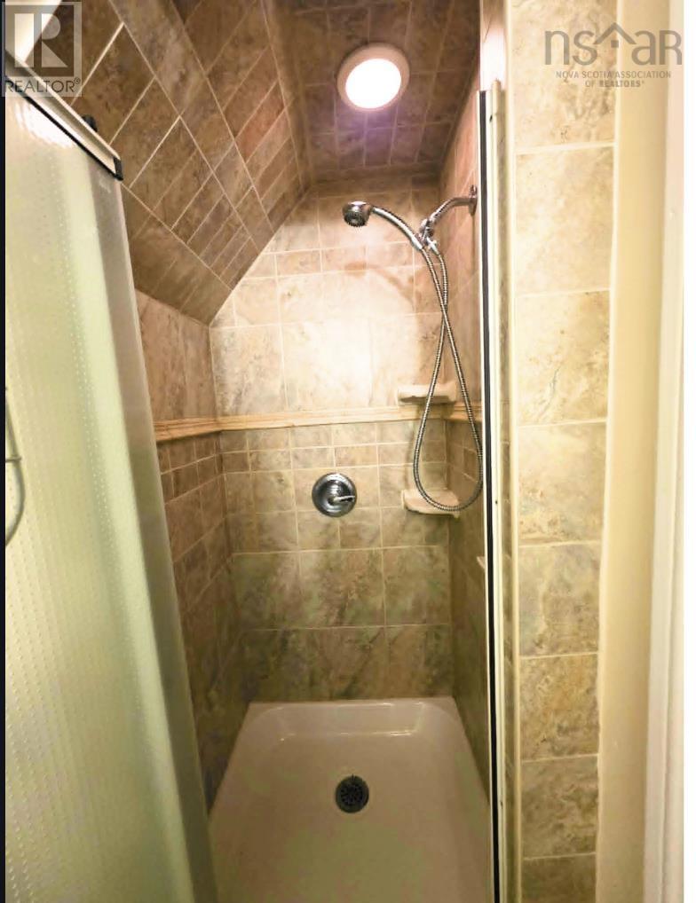 148 Crescent Street - 28