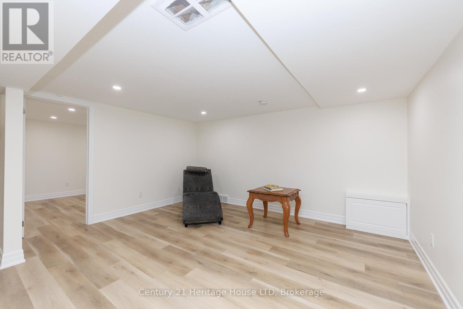 37 CORONATION BOULEVARD - Image 13
