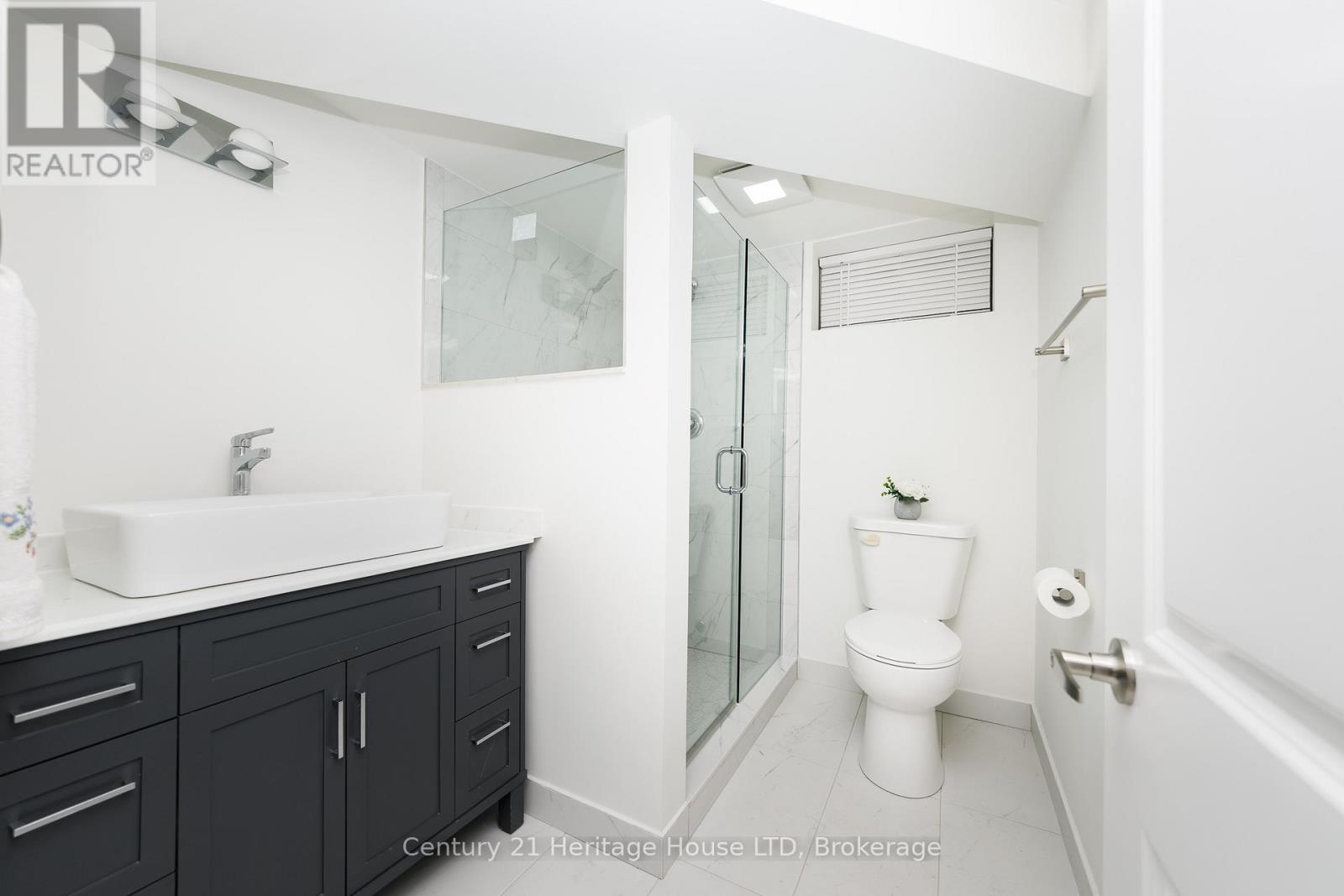 37 CORONATION BOULEVARD - Image 16