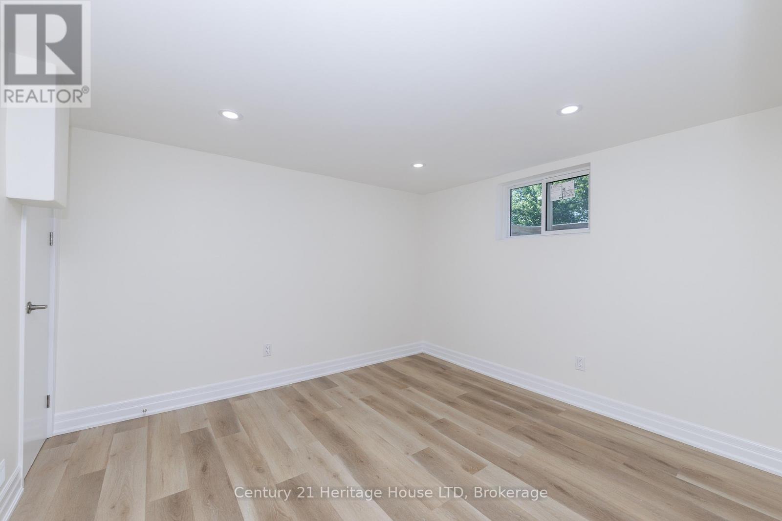 37 CORONATION BOULEVARD - Image 18