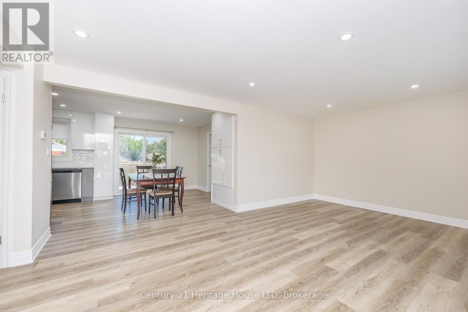 37 CORONATION BOULEVARD - Image 3