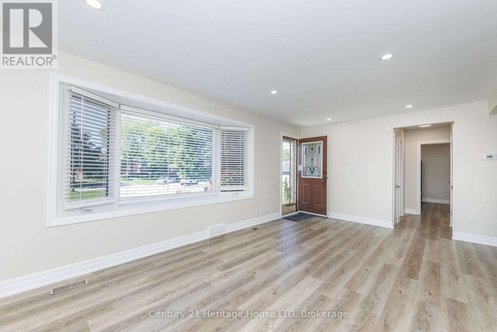 37 CORONATION BOULEVARD - Image 9
