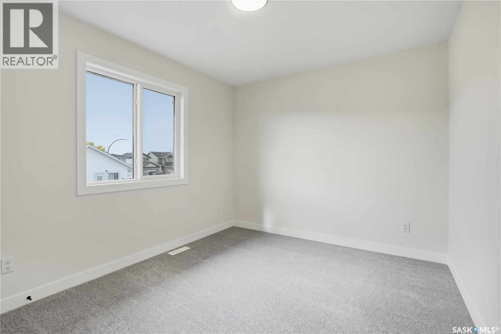 692 Nazarali LANE - 27