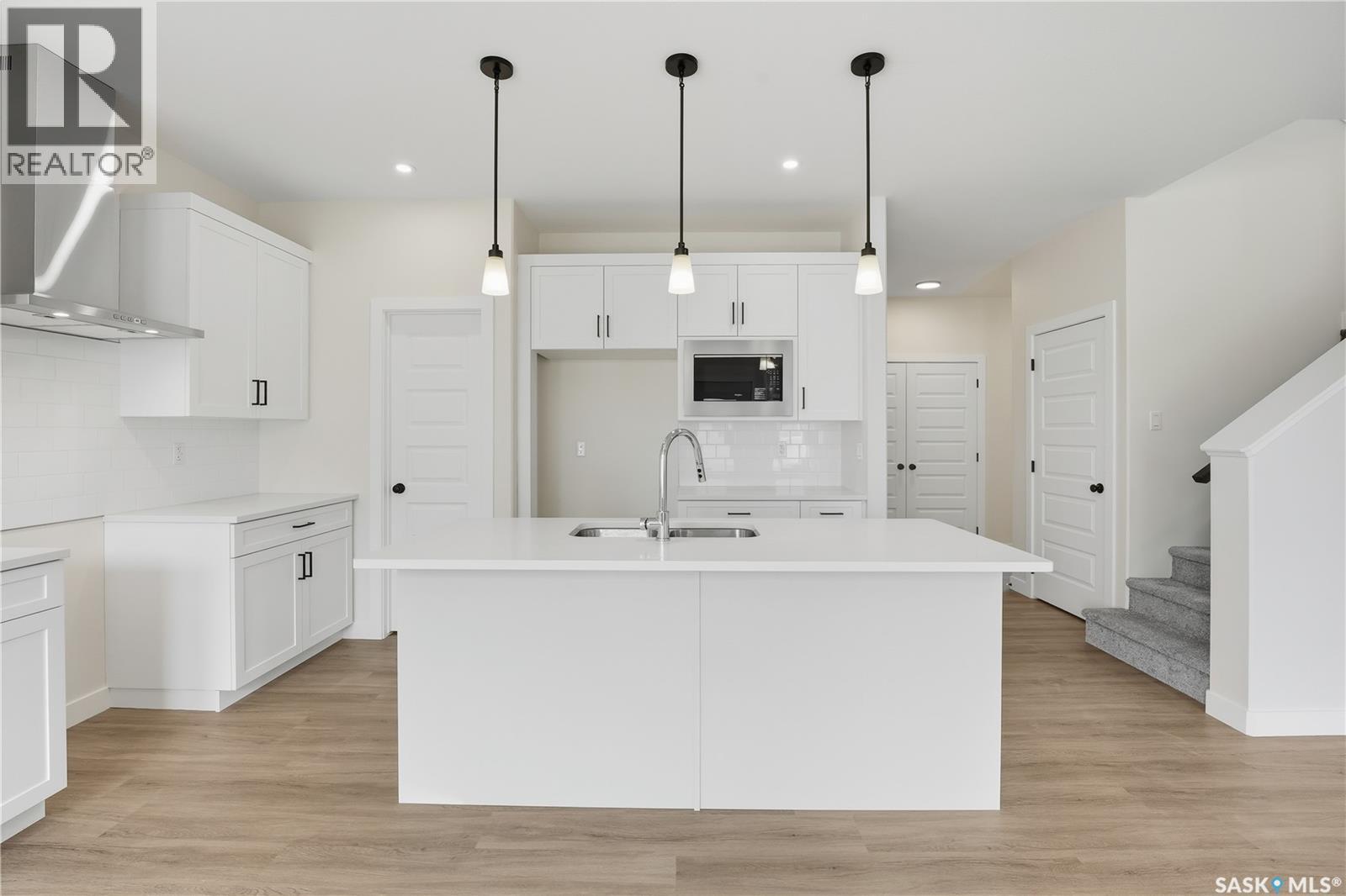 692 Nazarali LANE - 3