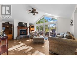 Living room - 1160 Minnow Drive, Dysart Et Al, ON K0M1S0 Photo 6