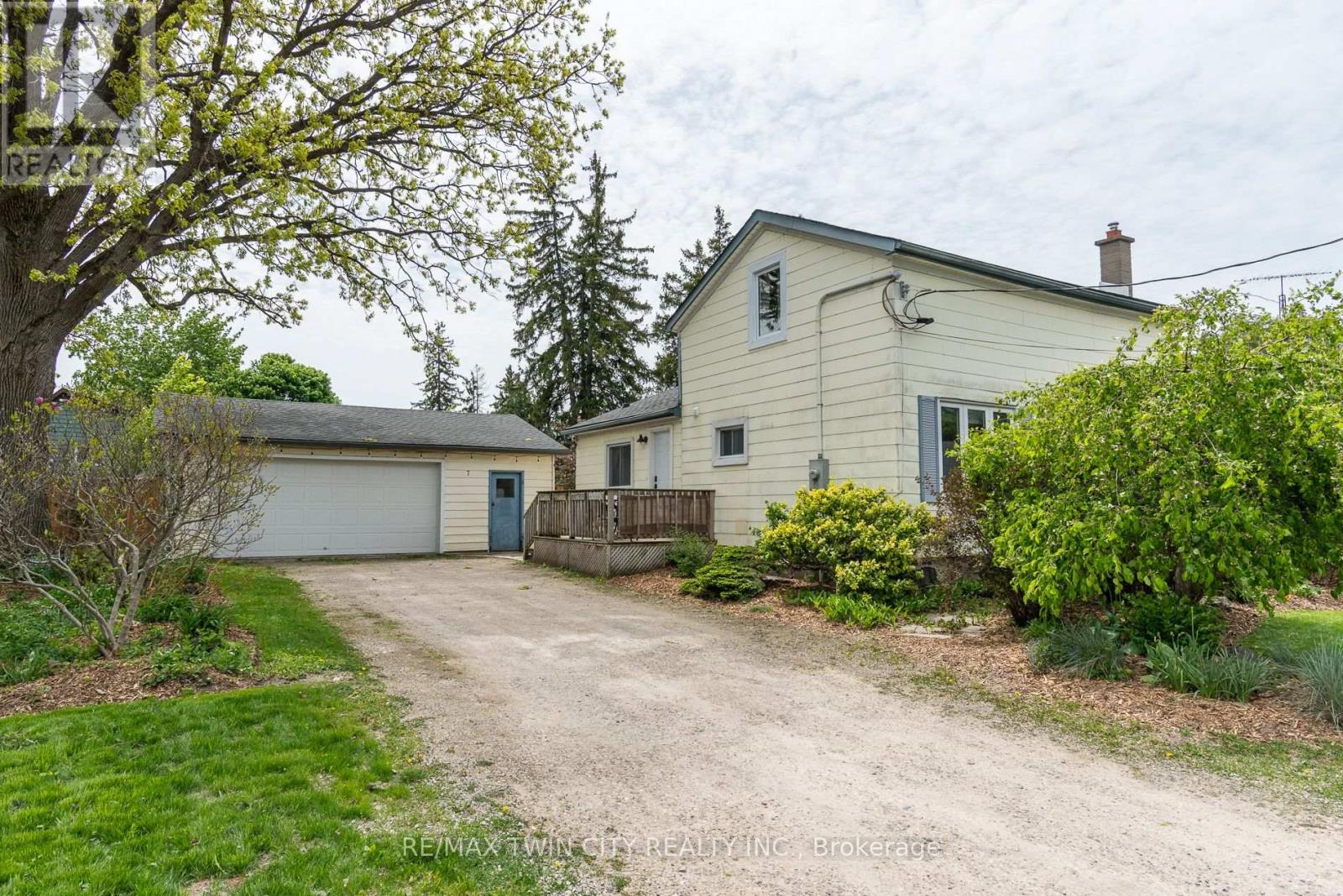 7 MILL STREET E - 19