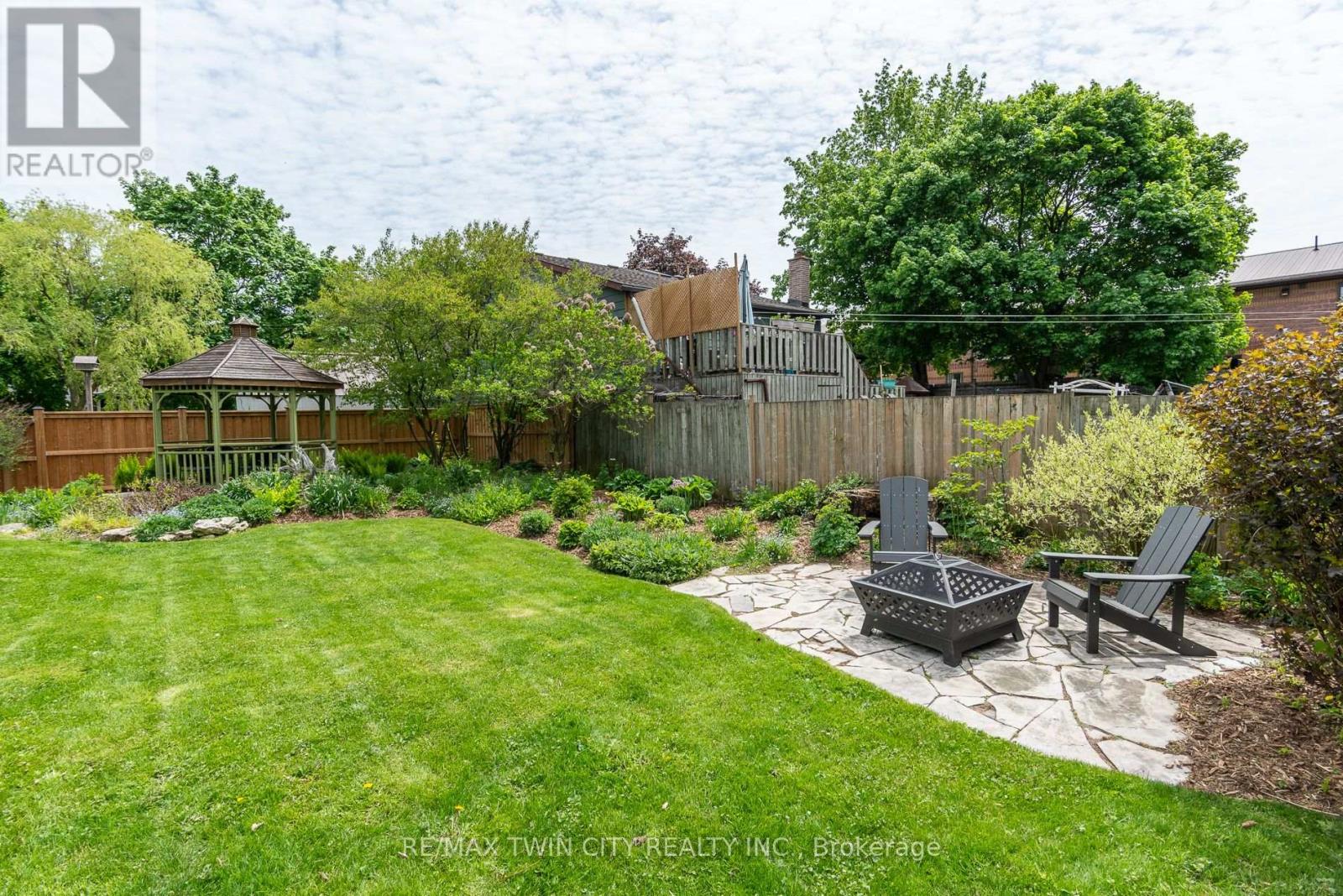 7 MILL STREET E - 24