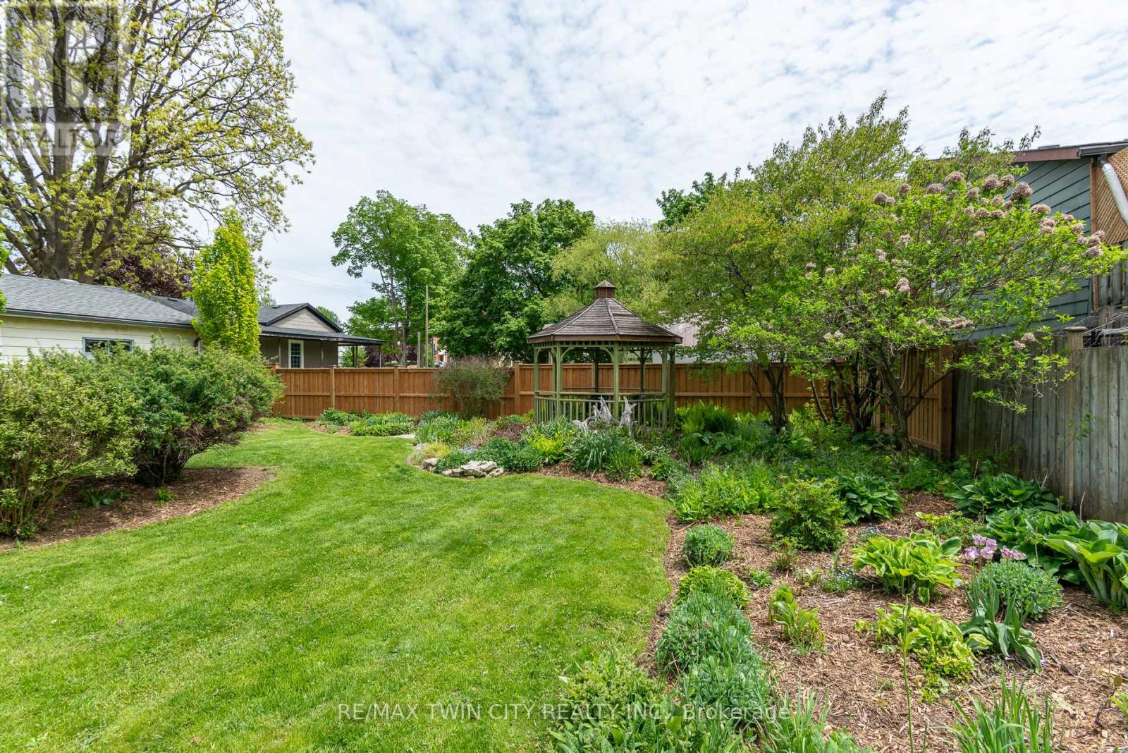 7 MILL STREET E - 28