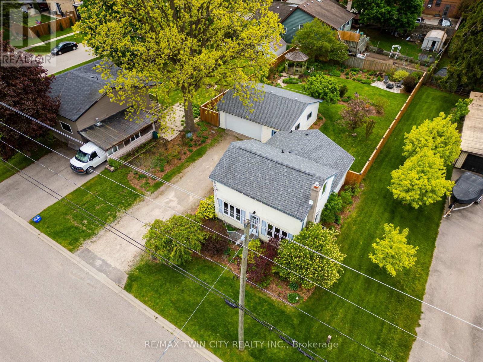 7 MILL STREET E - 4