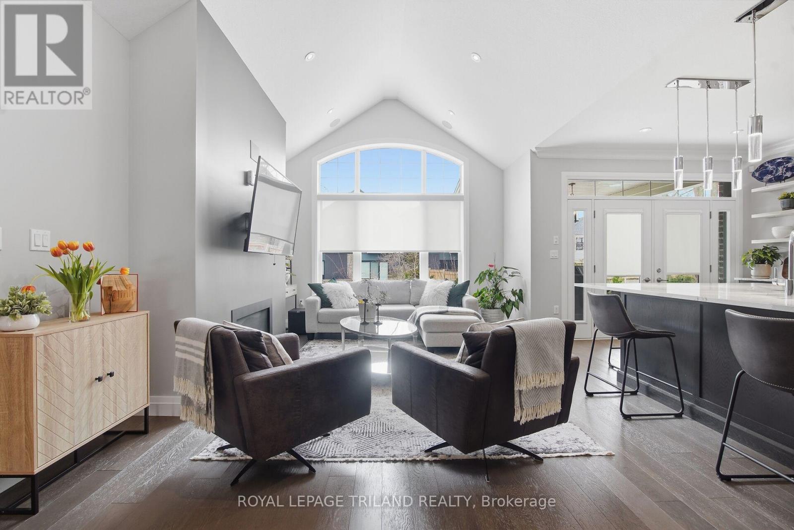 #46 1205 RIVERSIDE DRIVE - 12