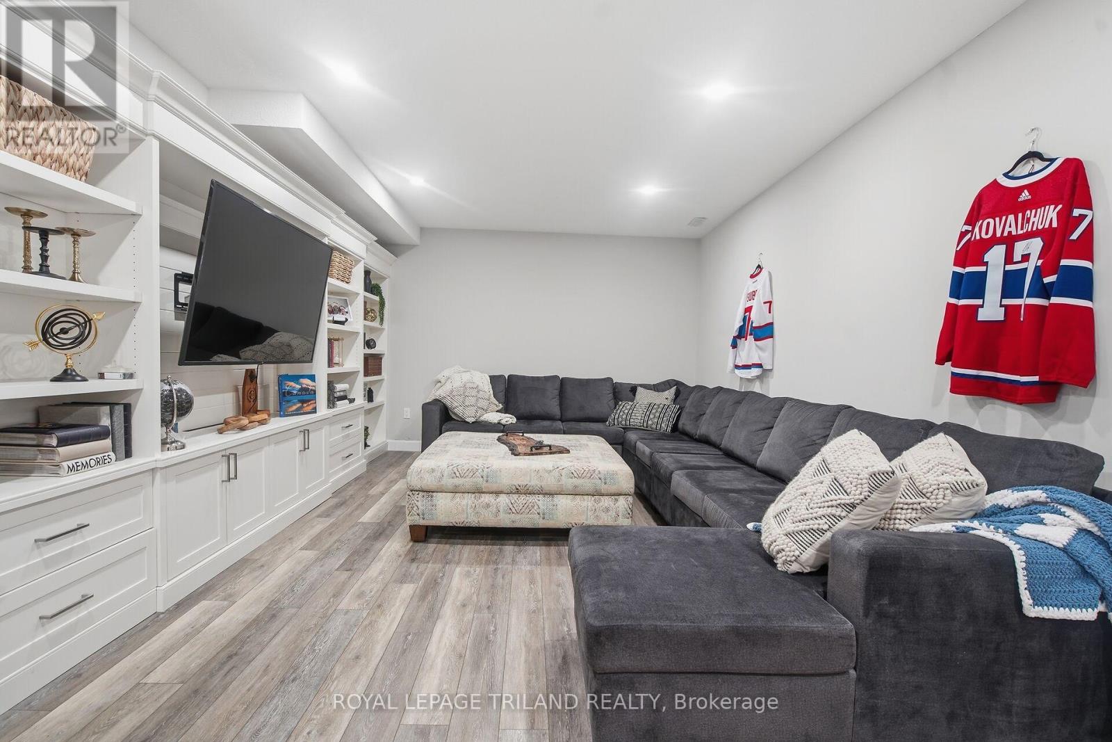 #46 1205 RIVERSIDE DRIVE - 29