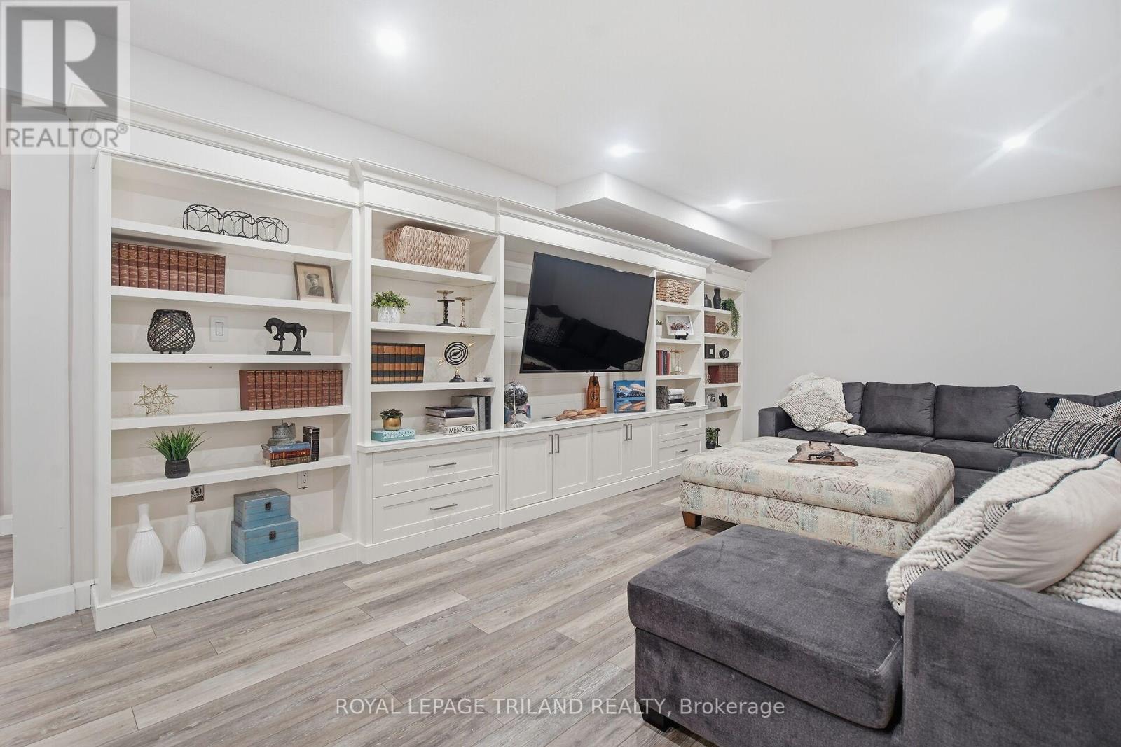 #46 1205 RIVERSIDE DRIVE - 31