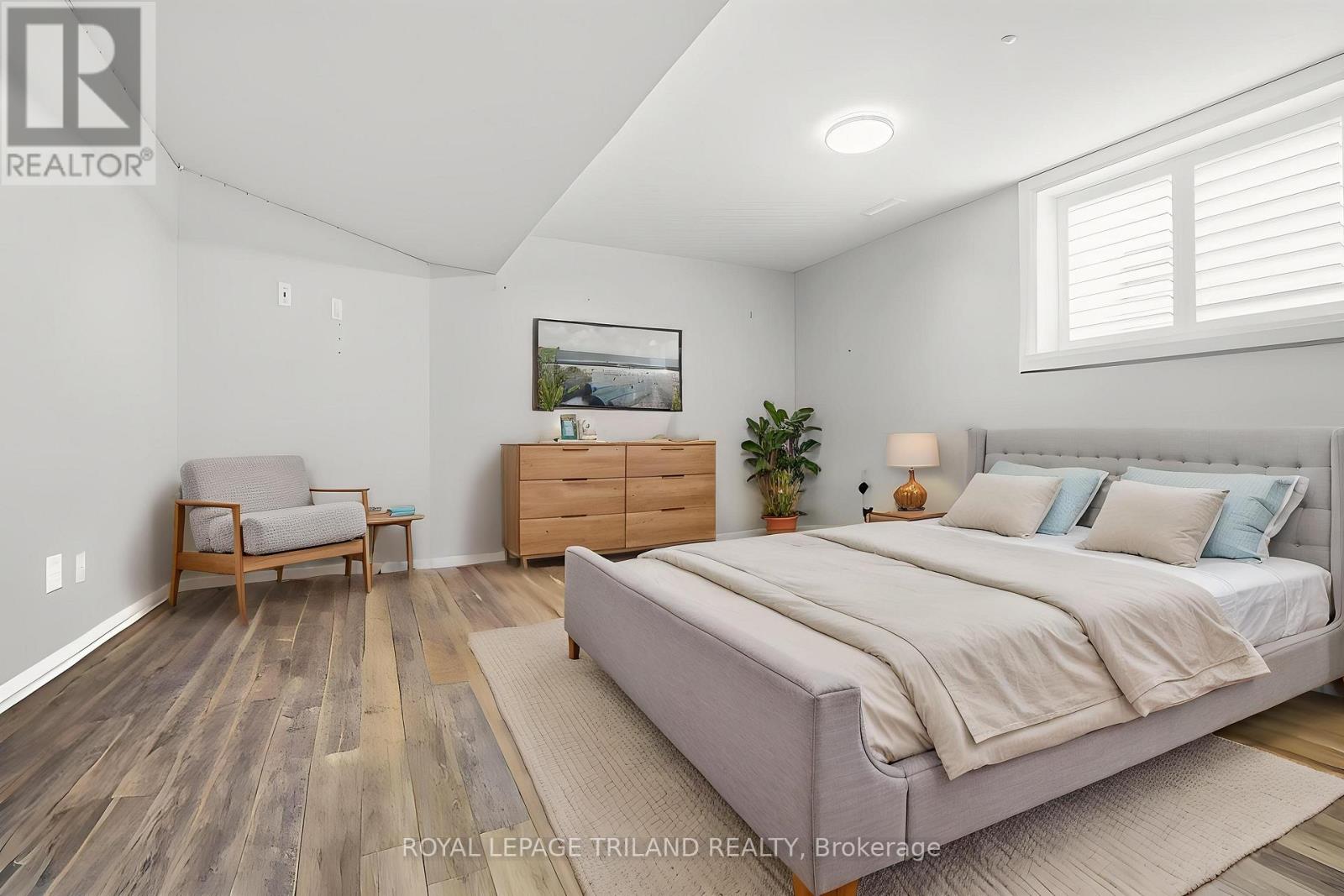 #46 1205 RIVERSIDE DRIVE - 33