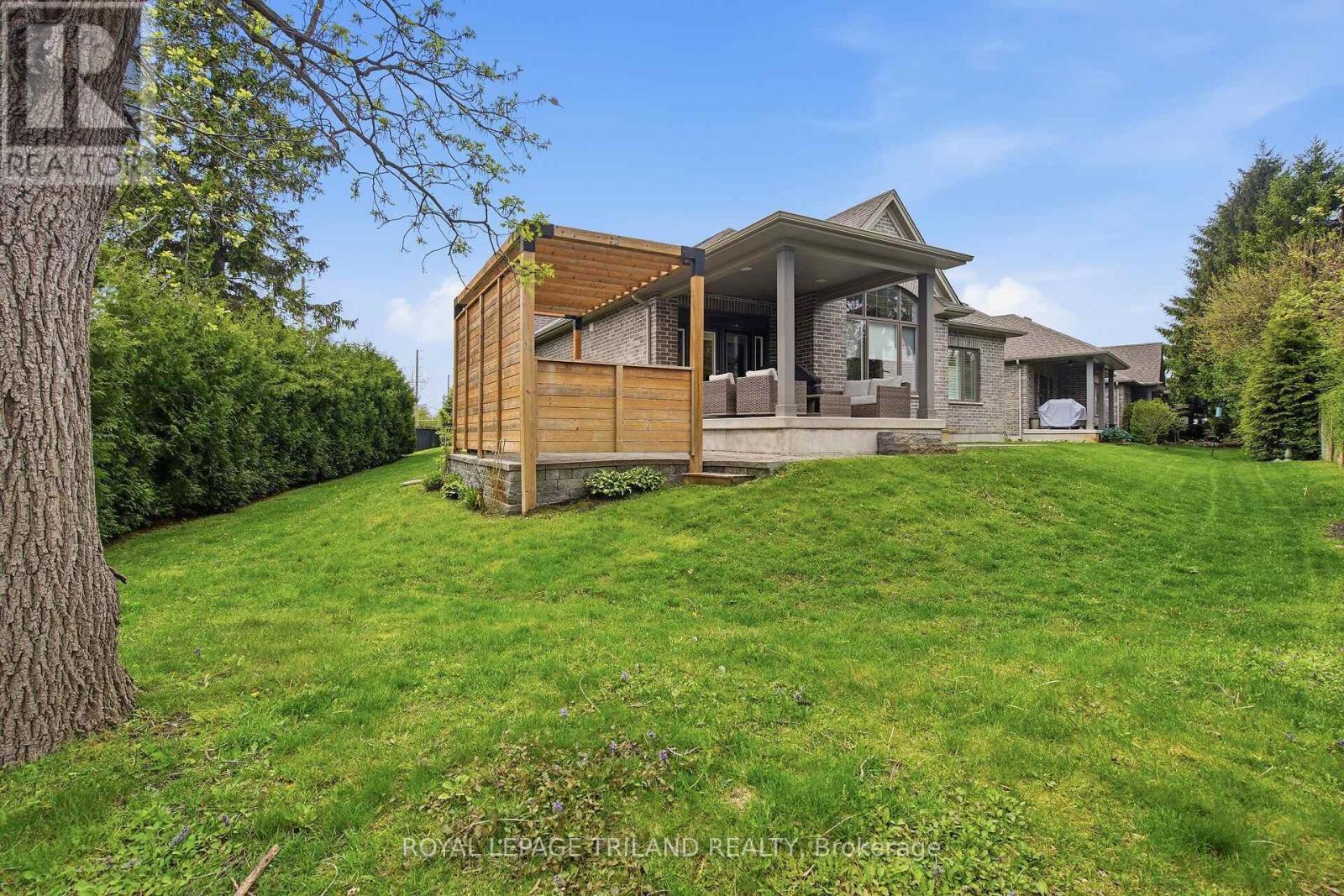 #46 1205 RIVERSIDE DRIVE - 36