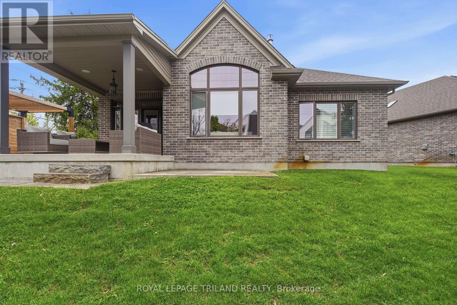 #46 1205 RIVERSIDE DRIVE - 40