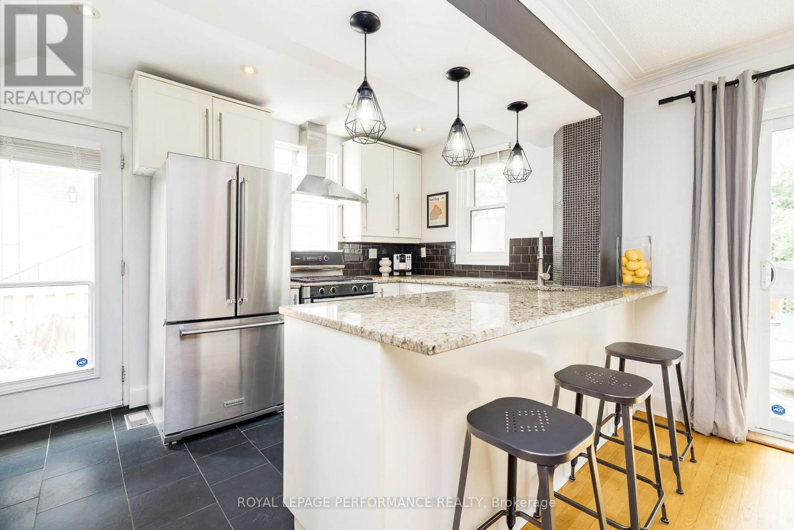 3 Bed, 2 Bath House for Sale in Ottawa – 571 CHURCHILL AVENUE N, Ottawa – MLS# X13454506 - Image 9