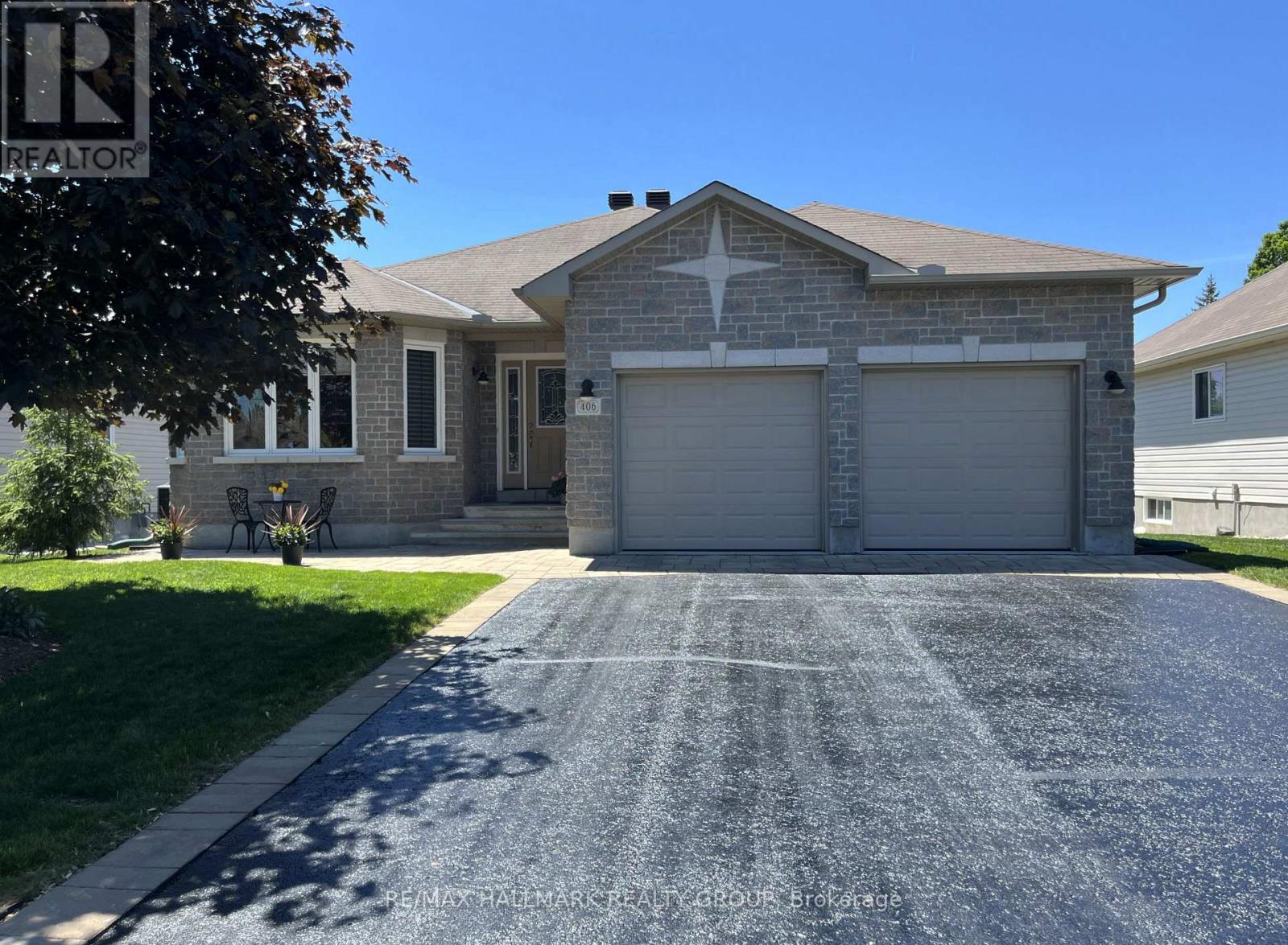 406 VAN DUSEN STREET N - 1