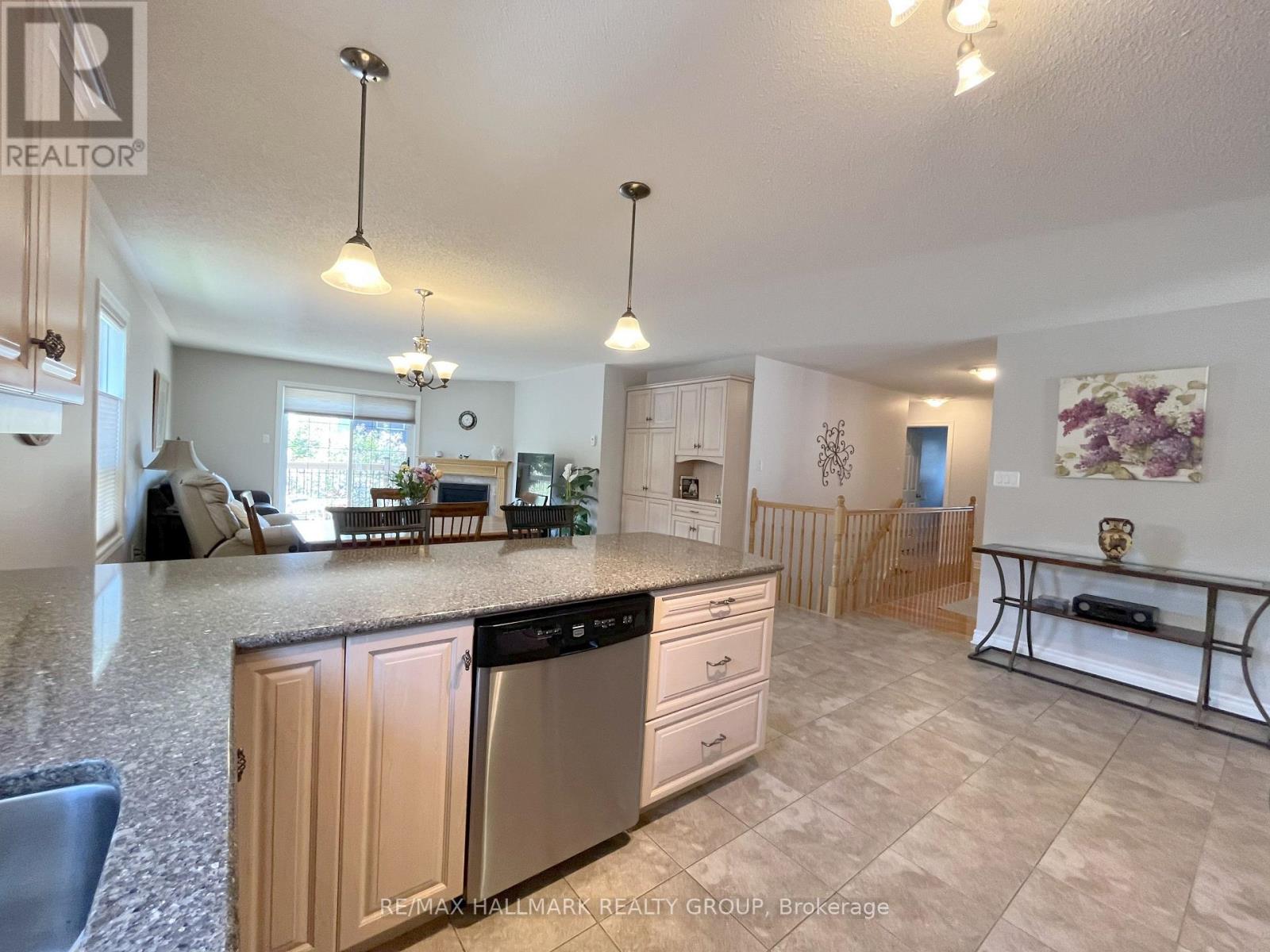 406 VAN DUSEN STREET N - 16