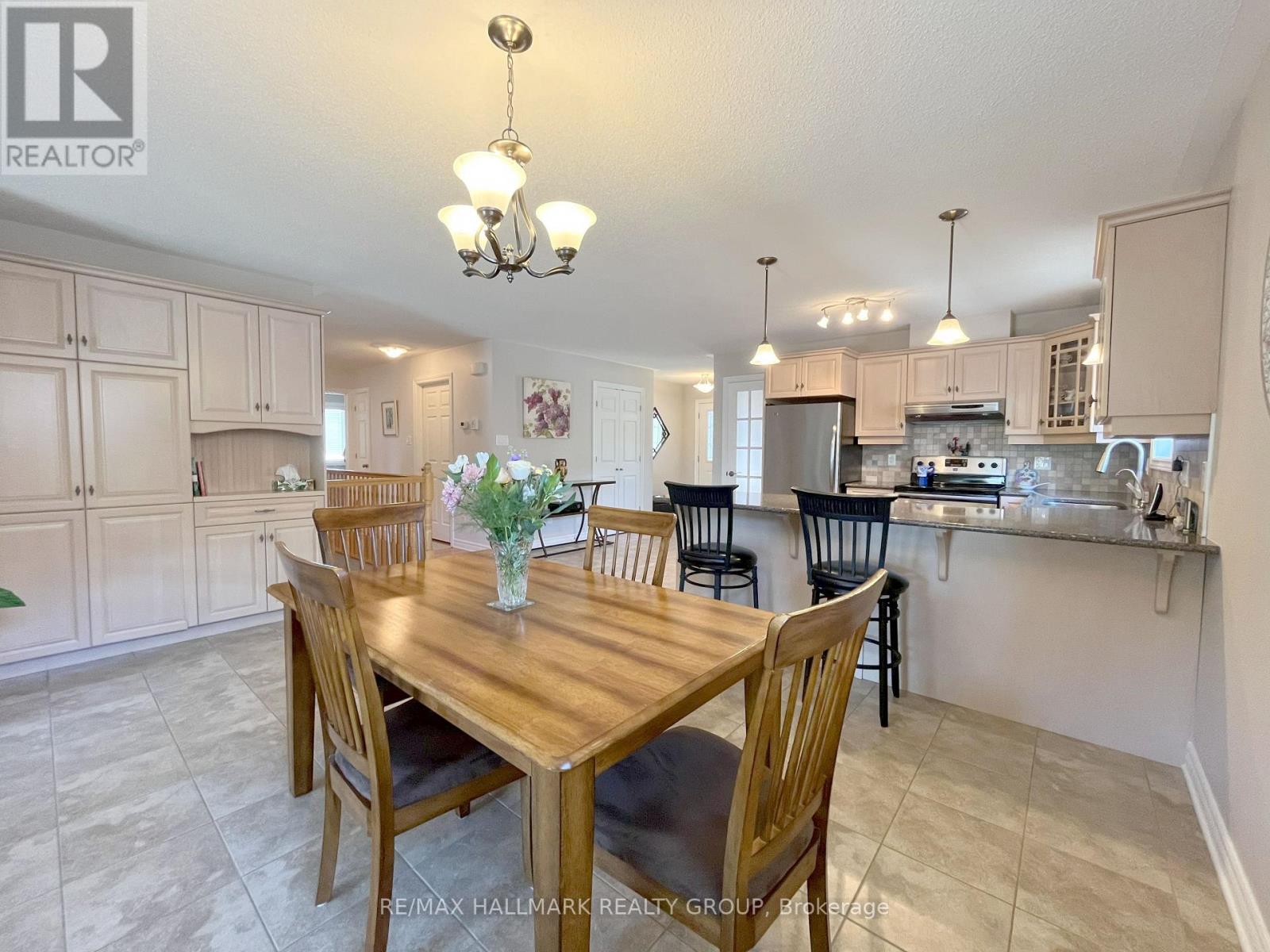 406 VAN DUSEN STREET N - 19
