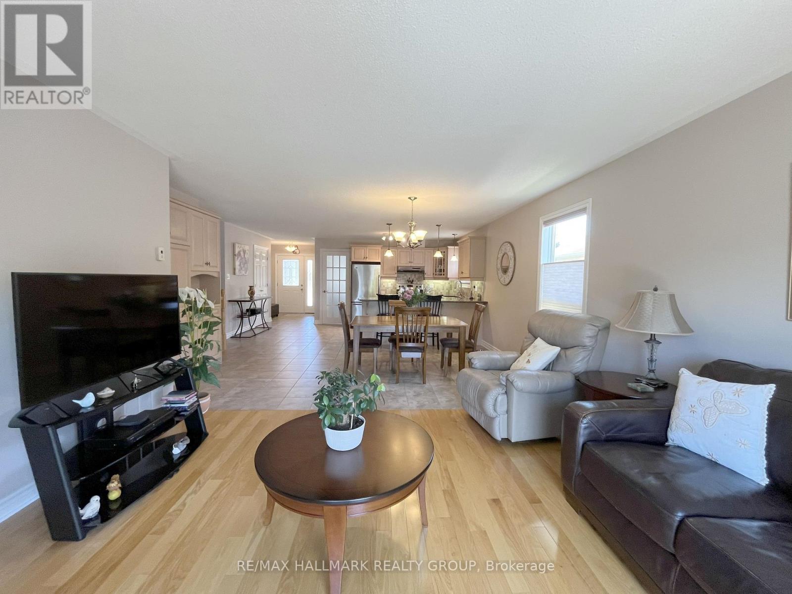 406 VAN DUSEN STREET N - 21