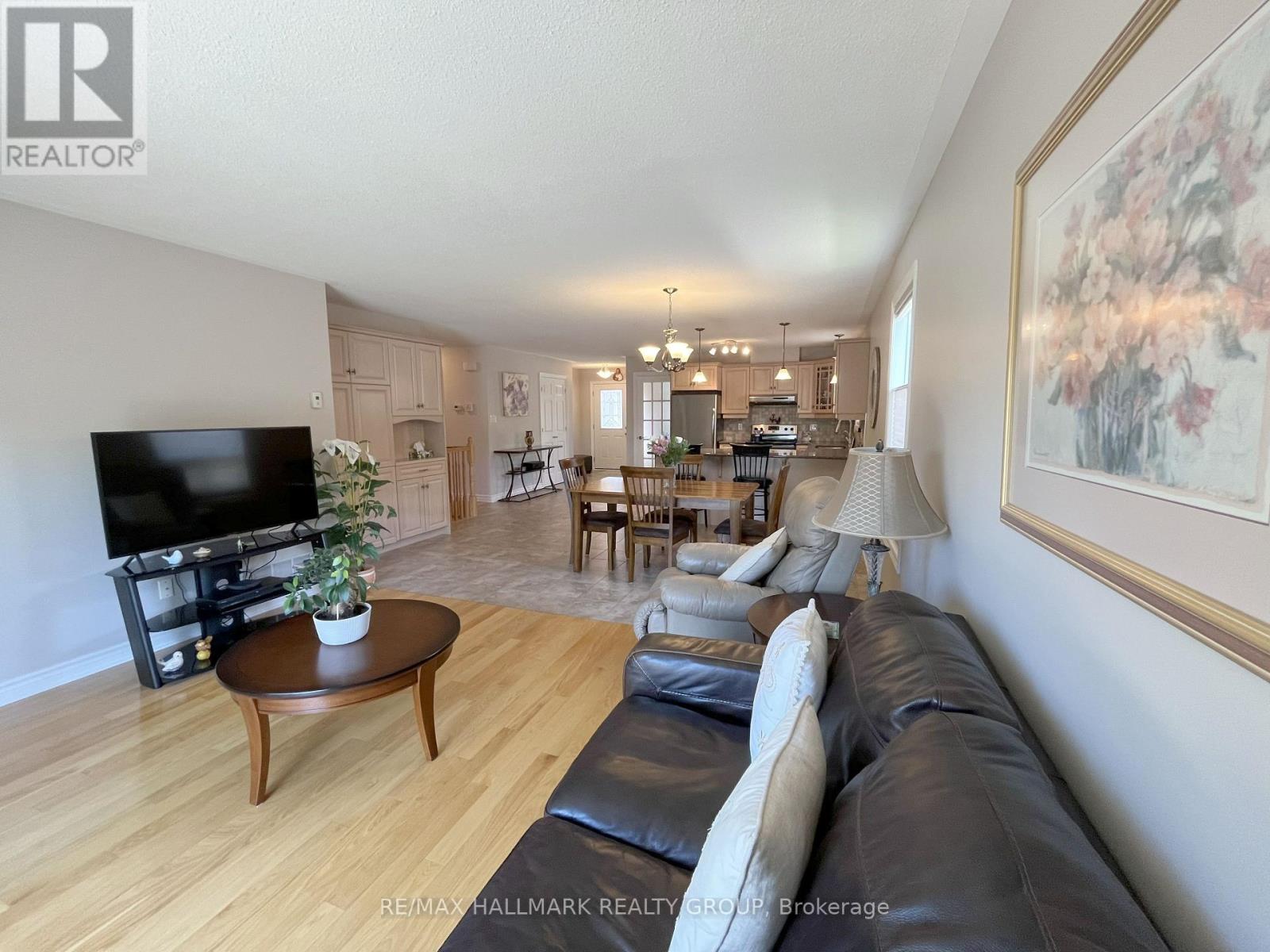 406 VAN DUSEN STREET N - 22