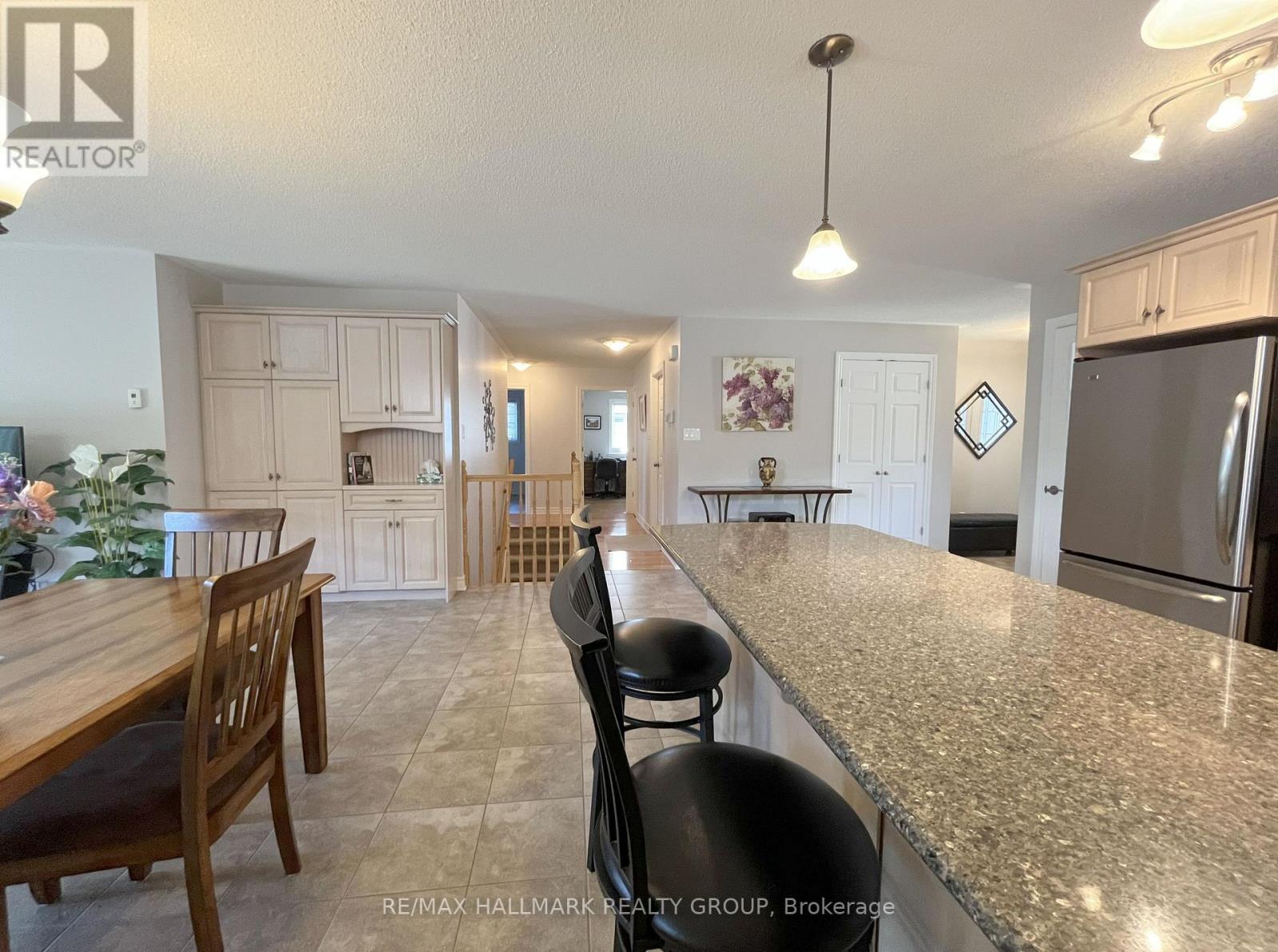 406 VAN DUSEN STREET N - 23