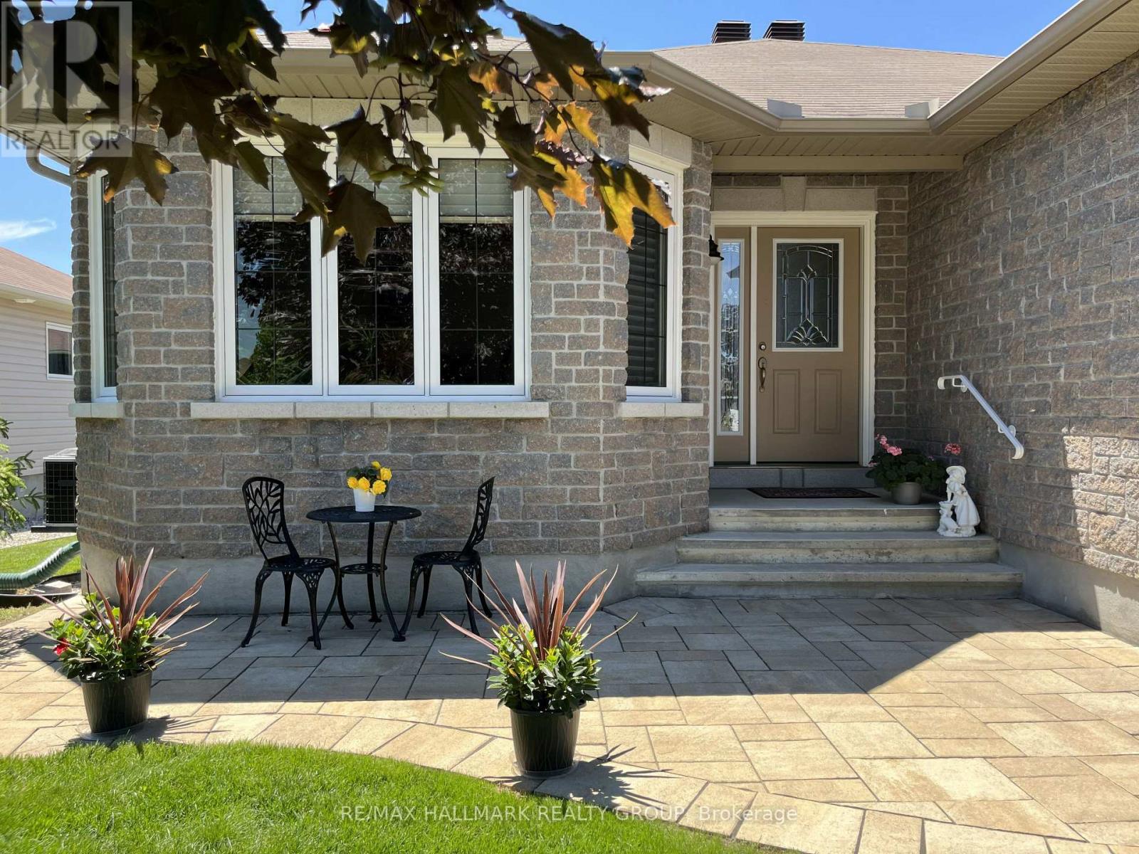 406 VAN DUSEN STREET N - 3