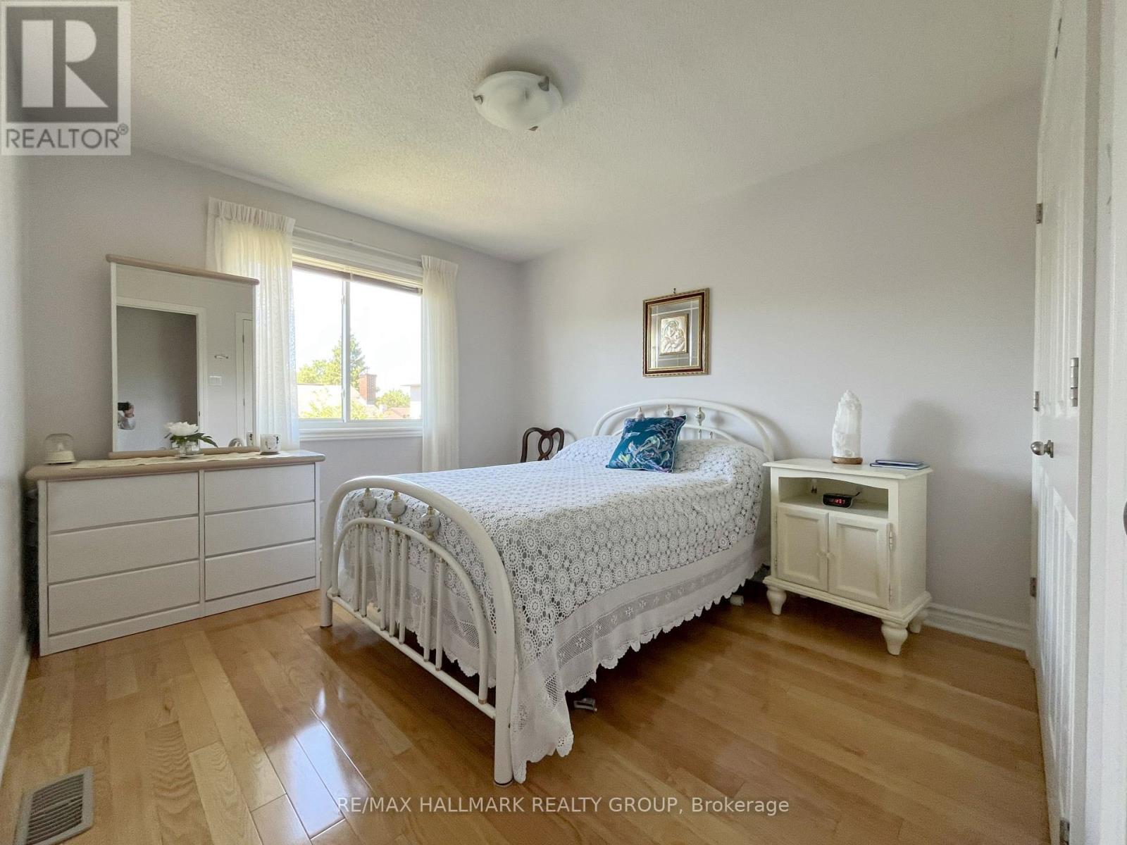 406 VAN DUSEN STREET N - 31