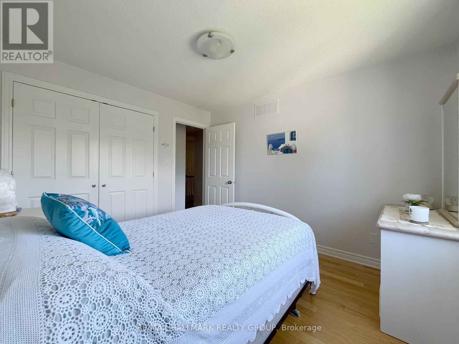 406 VAN DUSEN STREET N - 33