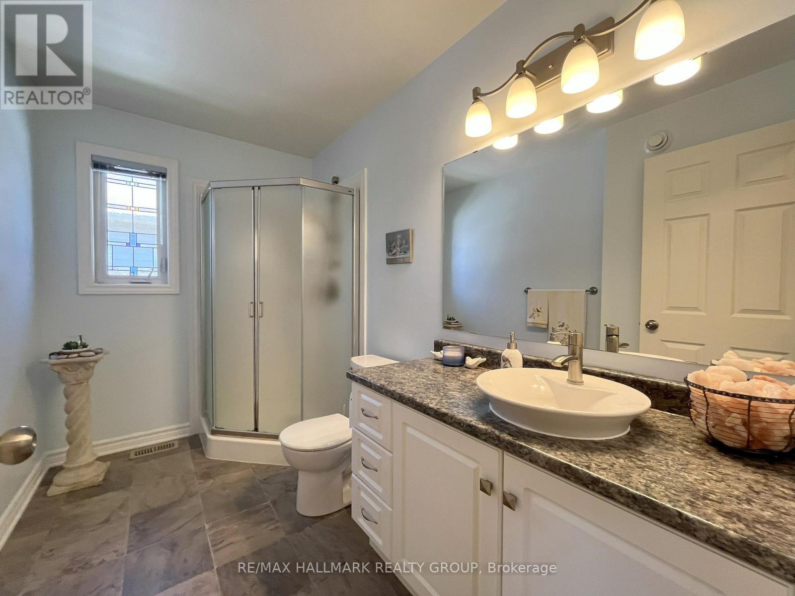 406 VAN DUSEN STREET N - 34