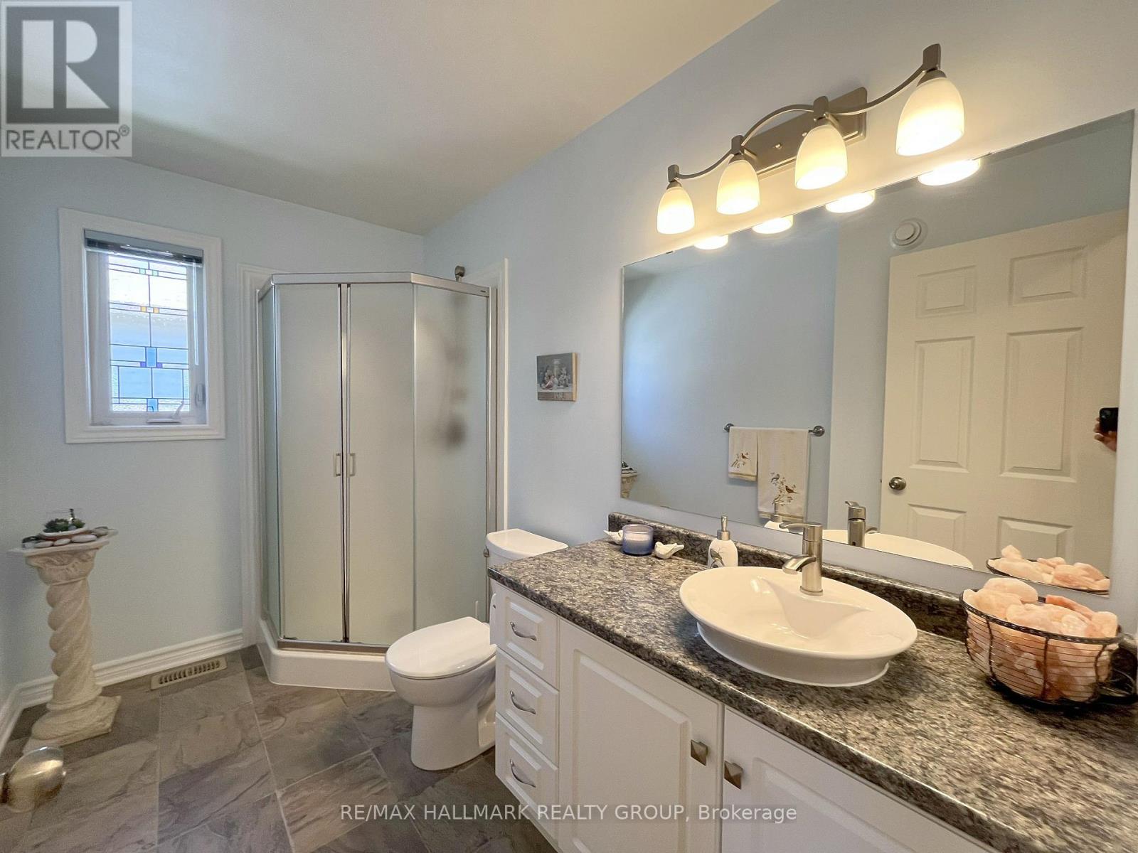 406 VAN DUSEN STREET N - 35