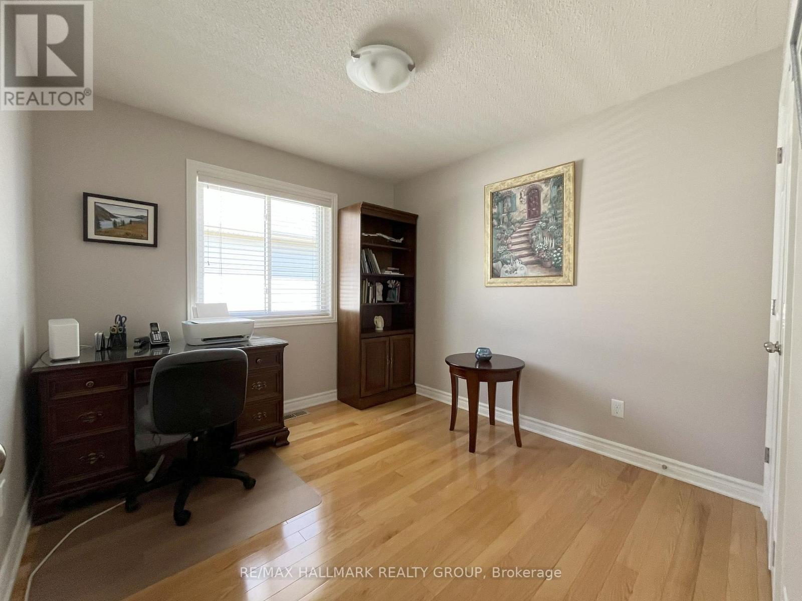 406 VAN DUSEN STREET N - 36