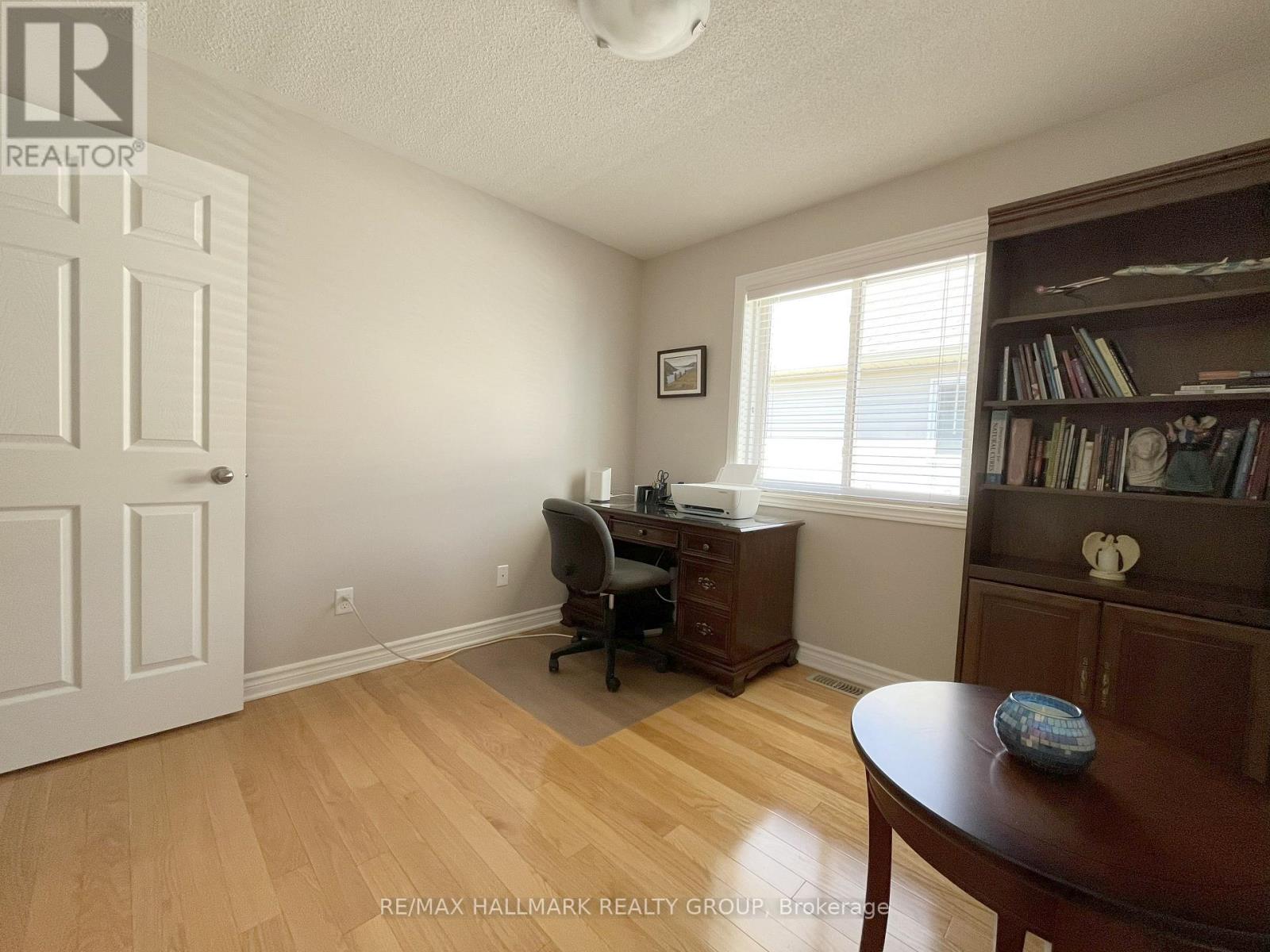 406 VAN DUSEN STREET N - 37