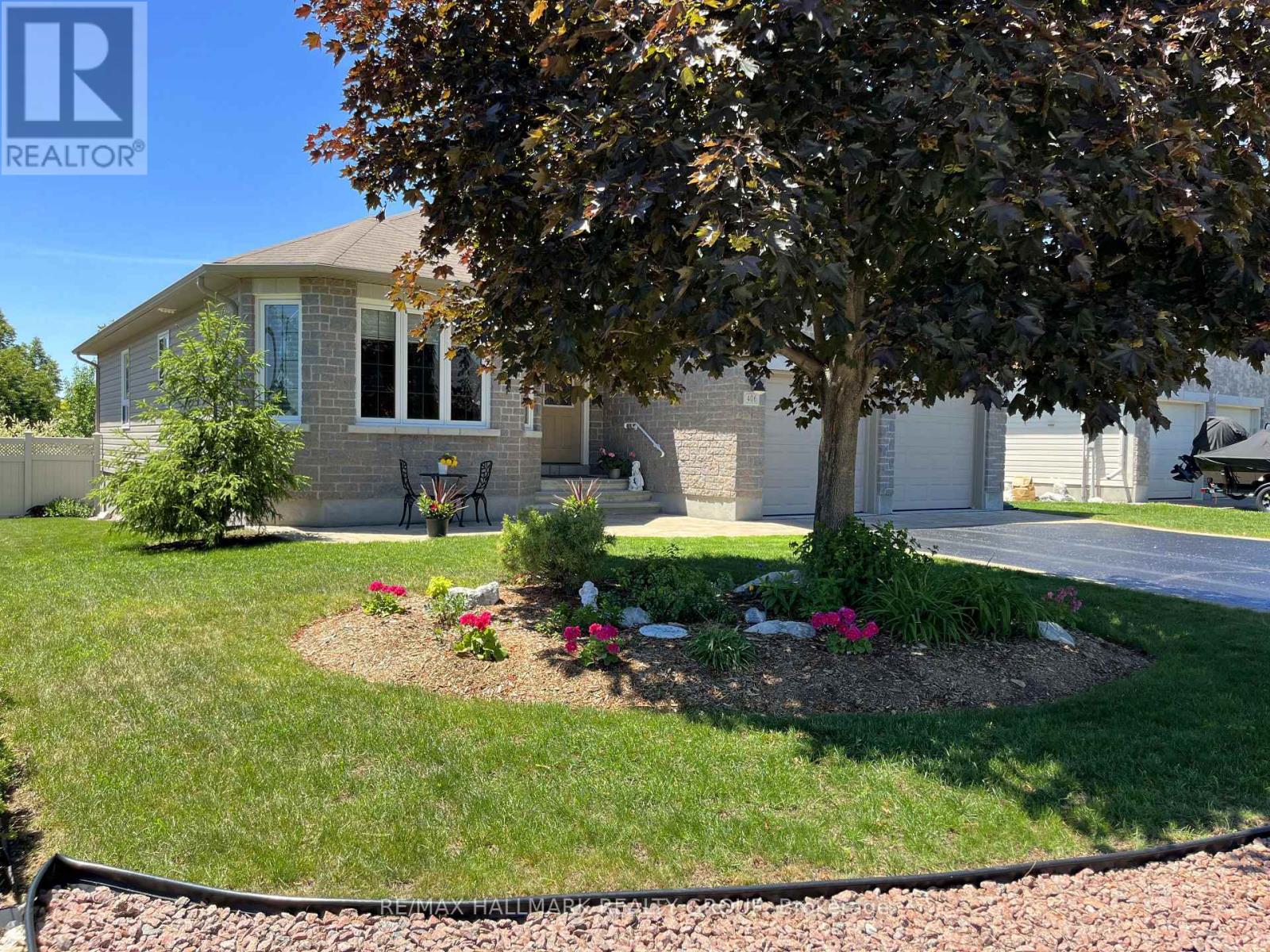 406 VAN DUSEN STREET N - 4