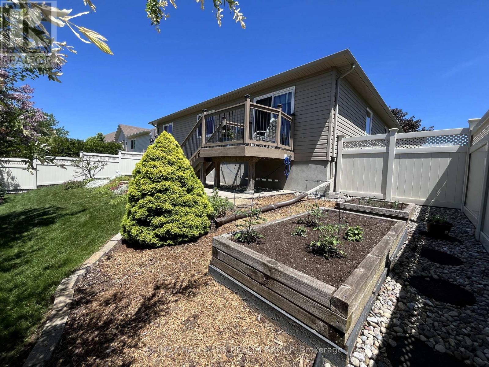 406 VAN DUSEN STREET N - 40