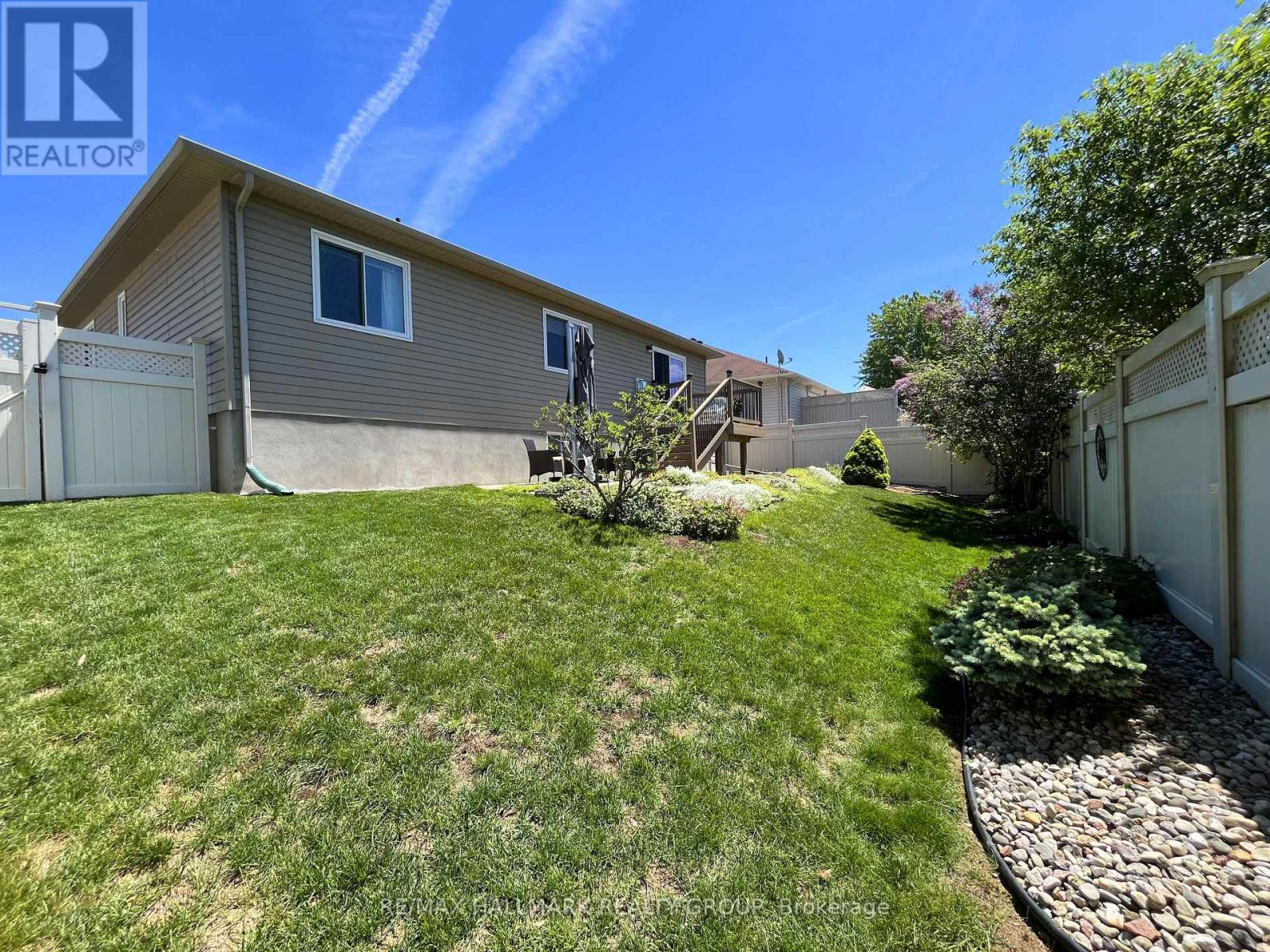 406 VAN DUSEN STREET N - 44