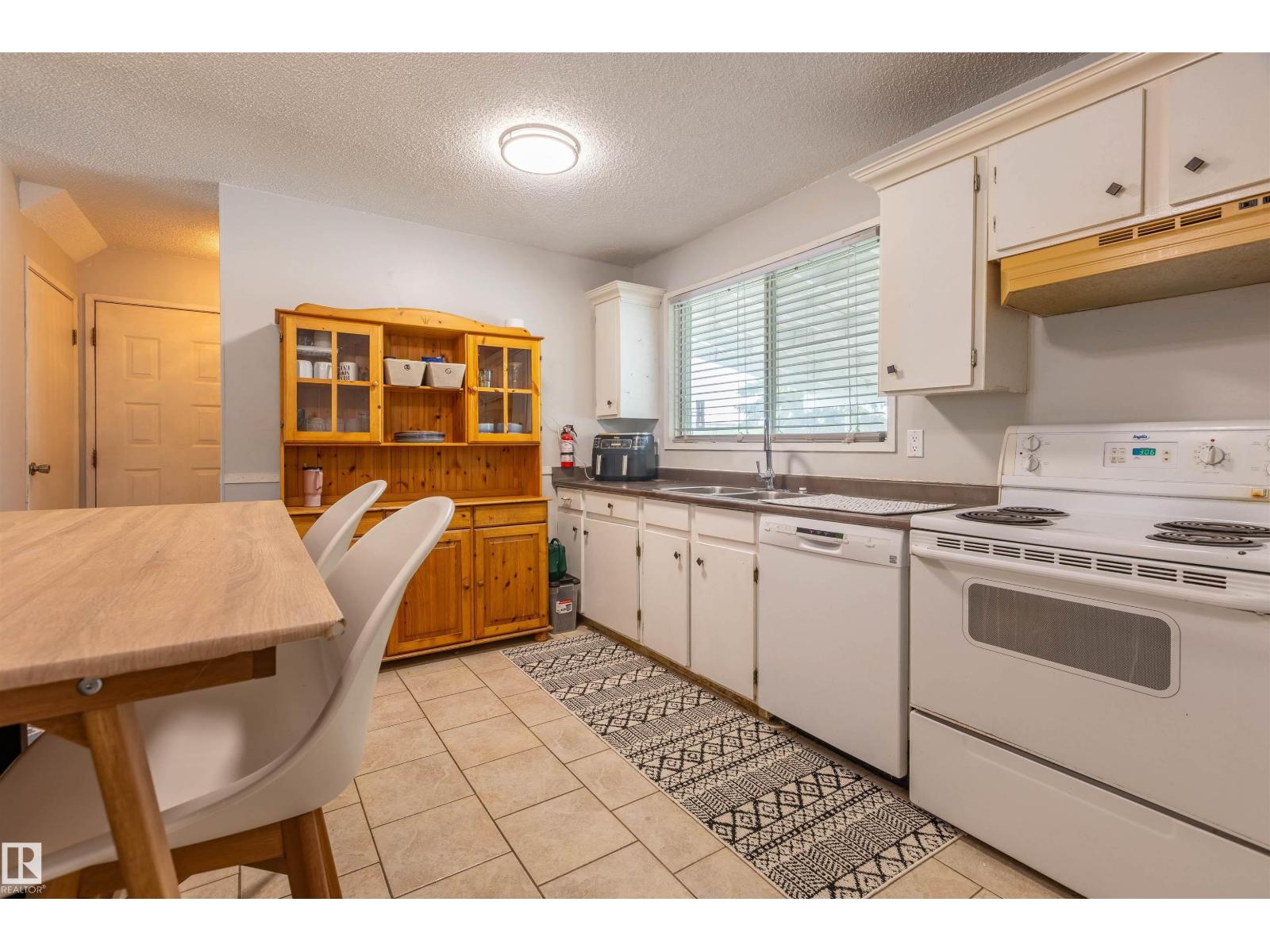 10722 98 AV — photo 9