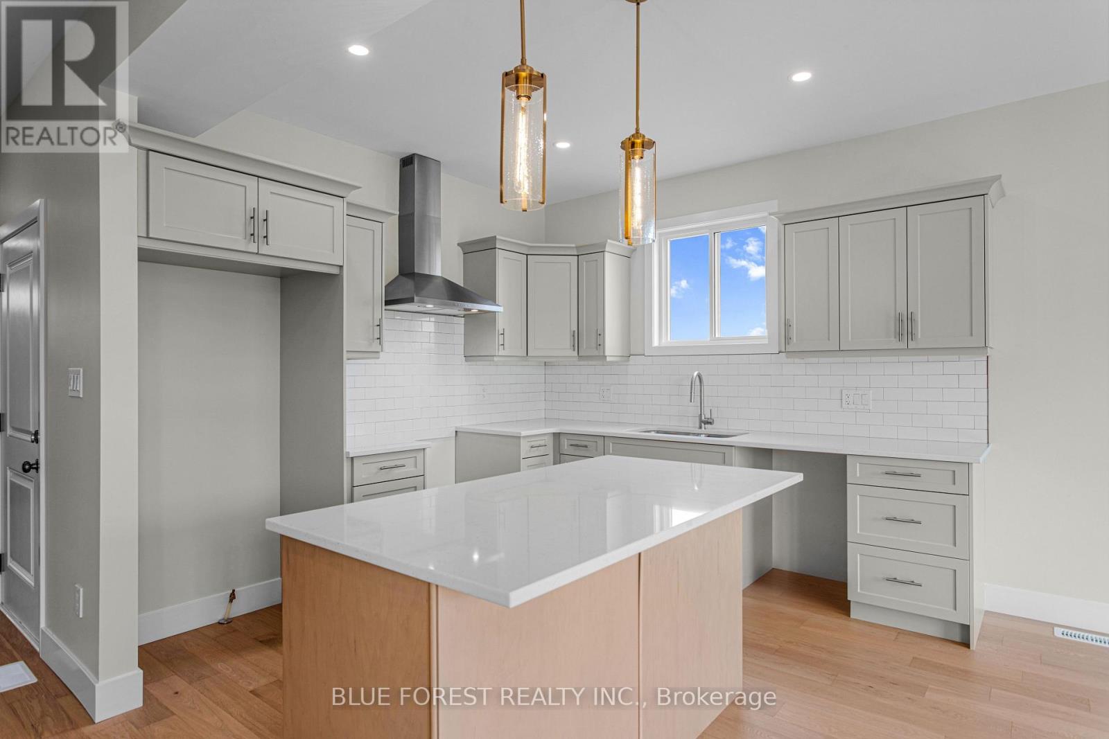 255 MCTAVISH STREET - 8