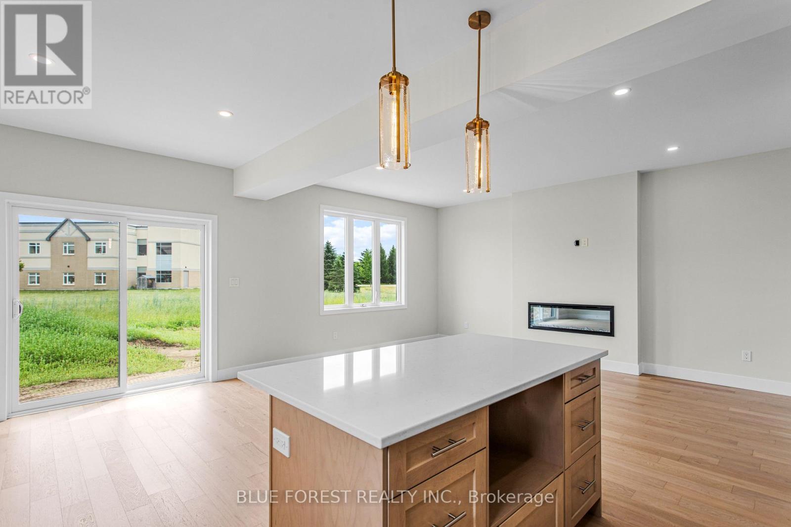 255 MCTAVISH STREET - 11