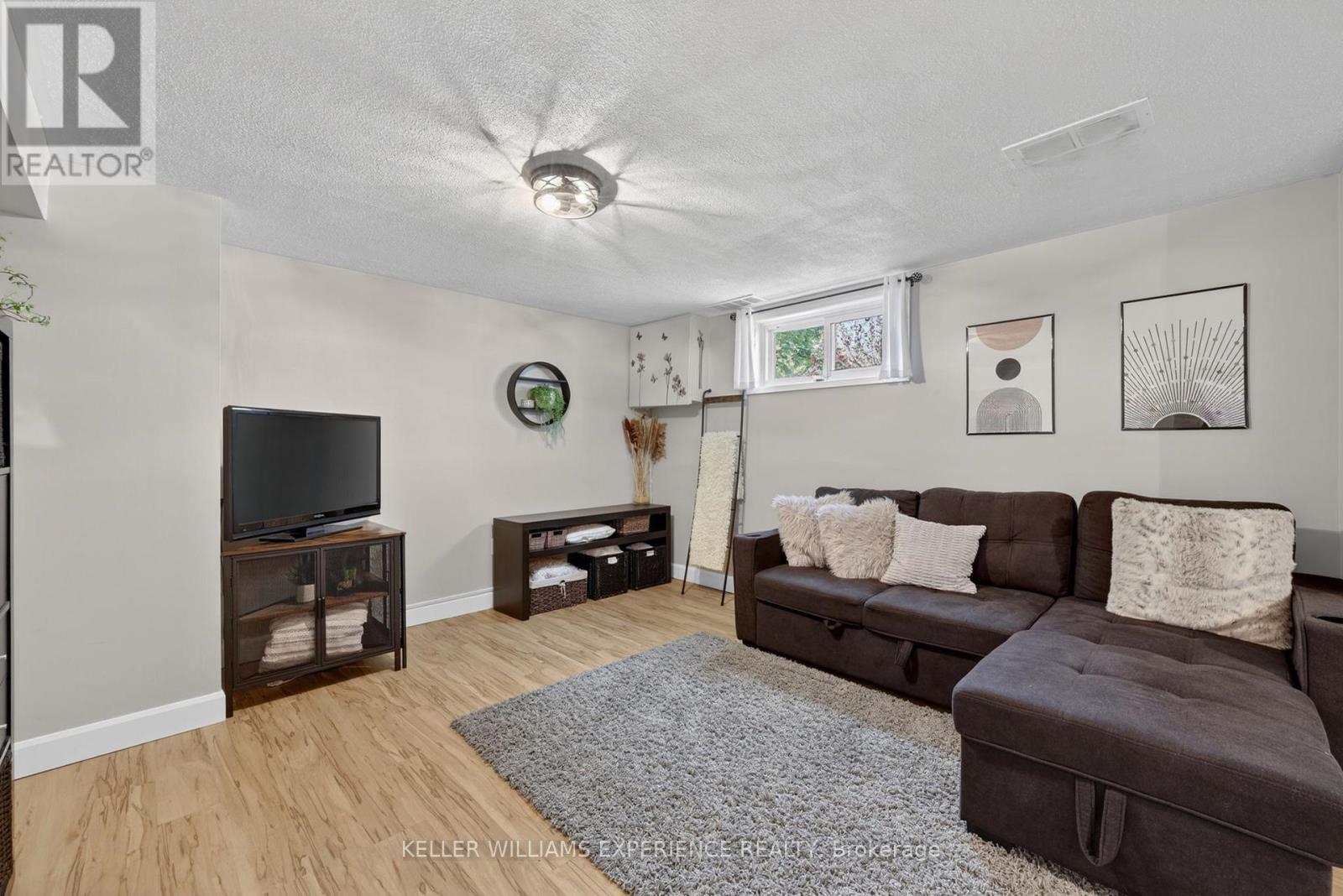 315 HEMLOCK DRIVE - 23